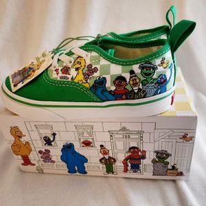 Vans x Sesame Street Authentic Skate Shoe Sneaker Green Youth Kids Size 2.5 NIB